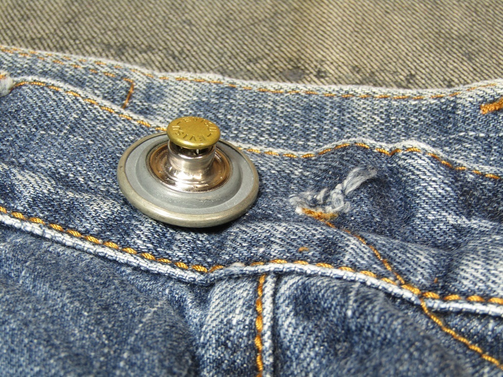 デニム　ボタンの再利用取付